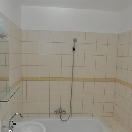 Sarok Apartmanhaz Szekszard Hotel Стая снимка