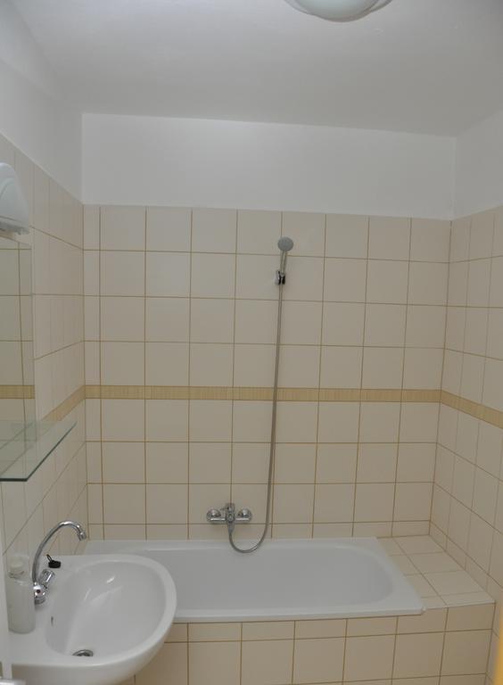 Sarok Apartmanhaz Szekszard Hotel Стая снимка